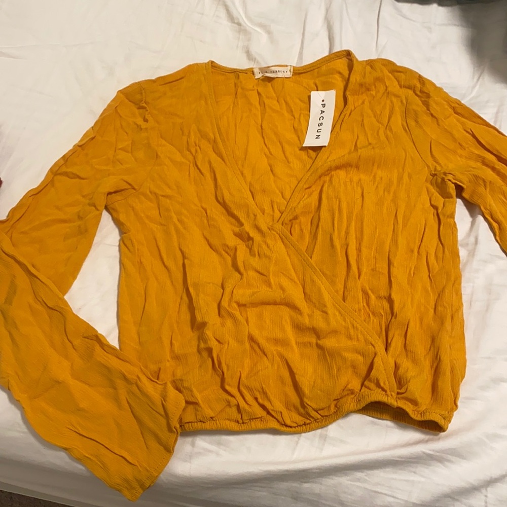 NWT Mustard yellow top, LA hearts from Pacsun